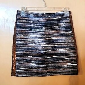 Skirt with sequence on the sides xs